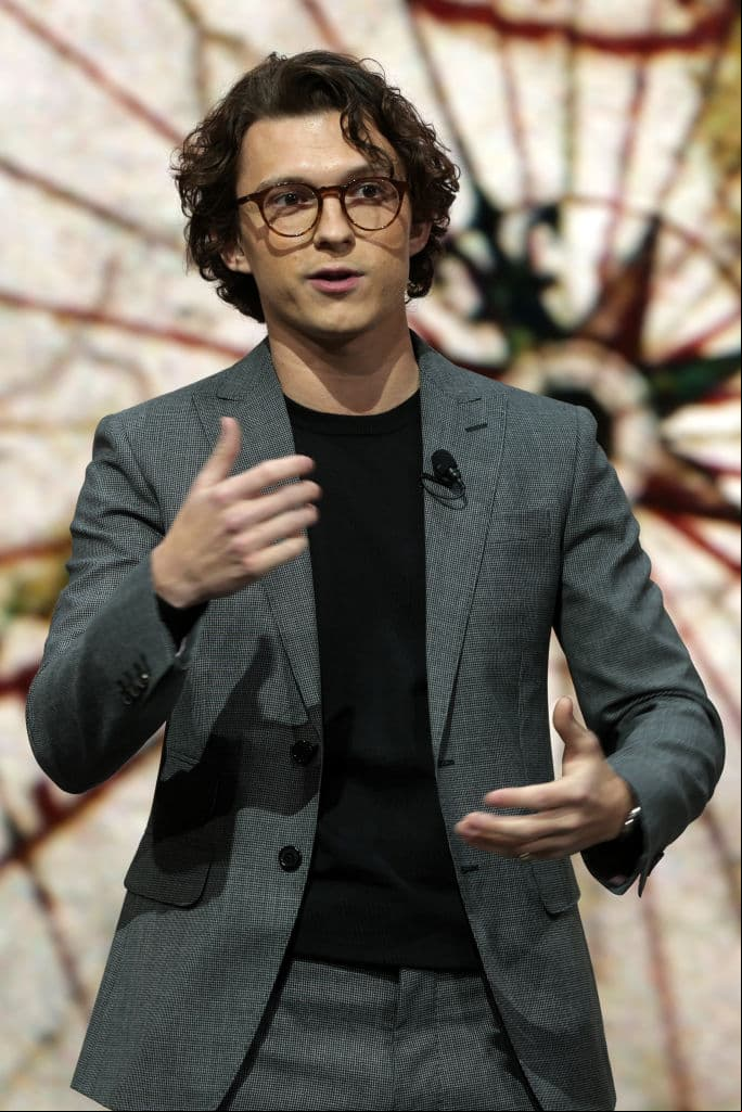 “Eso nunca se sentirá normal y siempre me hará sentir divertido, pero lo estamos haciendo juntos”, dijo Holland.