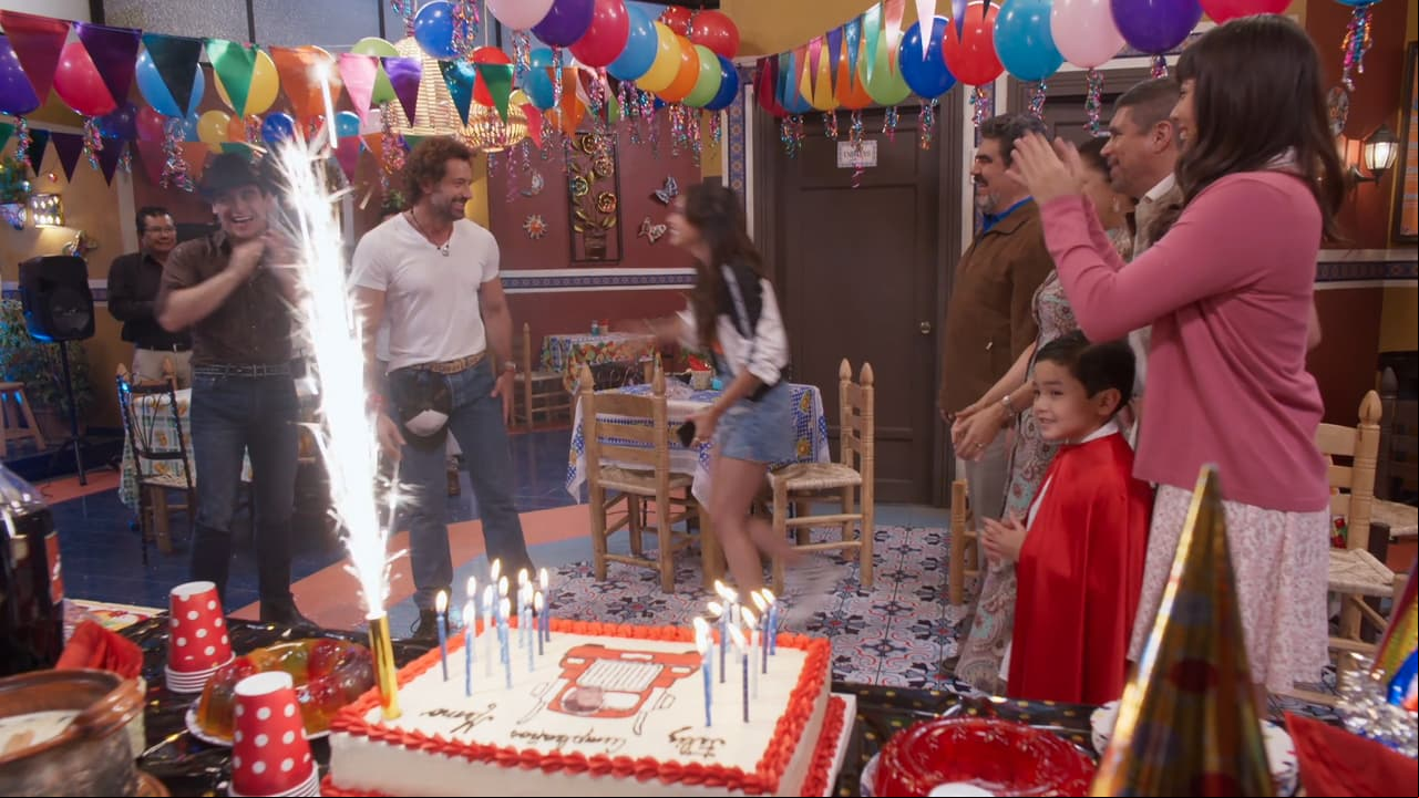 'Memo' recibe una fiesta sorpresa de parte de toda su familia por su cumpleaños.