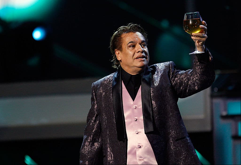 En el cuarto aniversario luctuoso de Juan Gabriel, Las Estrellas revive sus clásicos de película