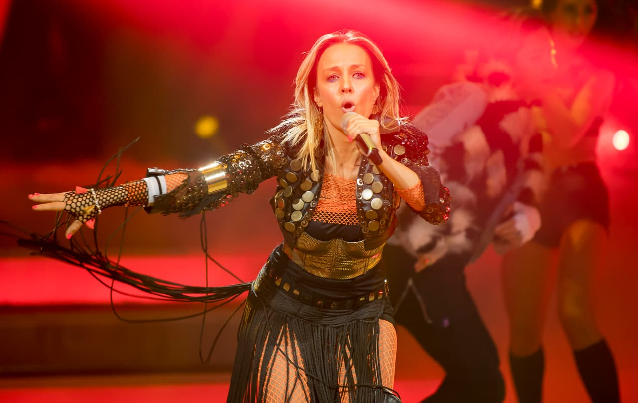 Fey llegó a la pista de Mira Quién Baila para deleitarnos con “No te necesito” y “Comiéndome tus besos” ¡Espectacular musical!