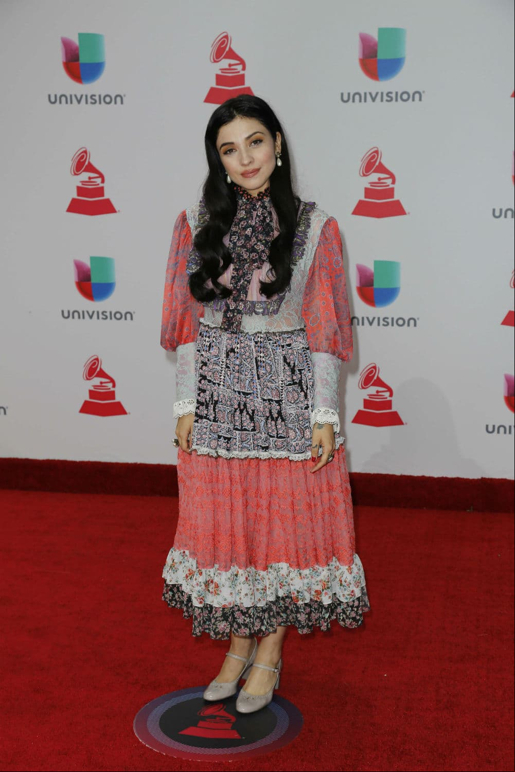 Fiel a su estilo irreverente, Mon Laferte lució un vestido muy peculiar que la mandó a la lista de las peores vestidas.