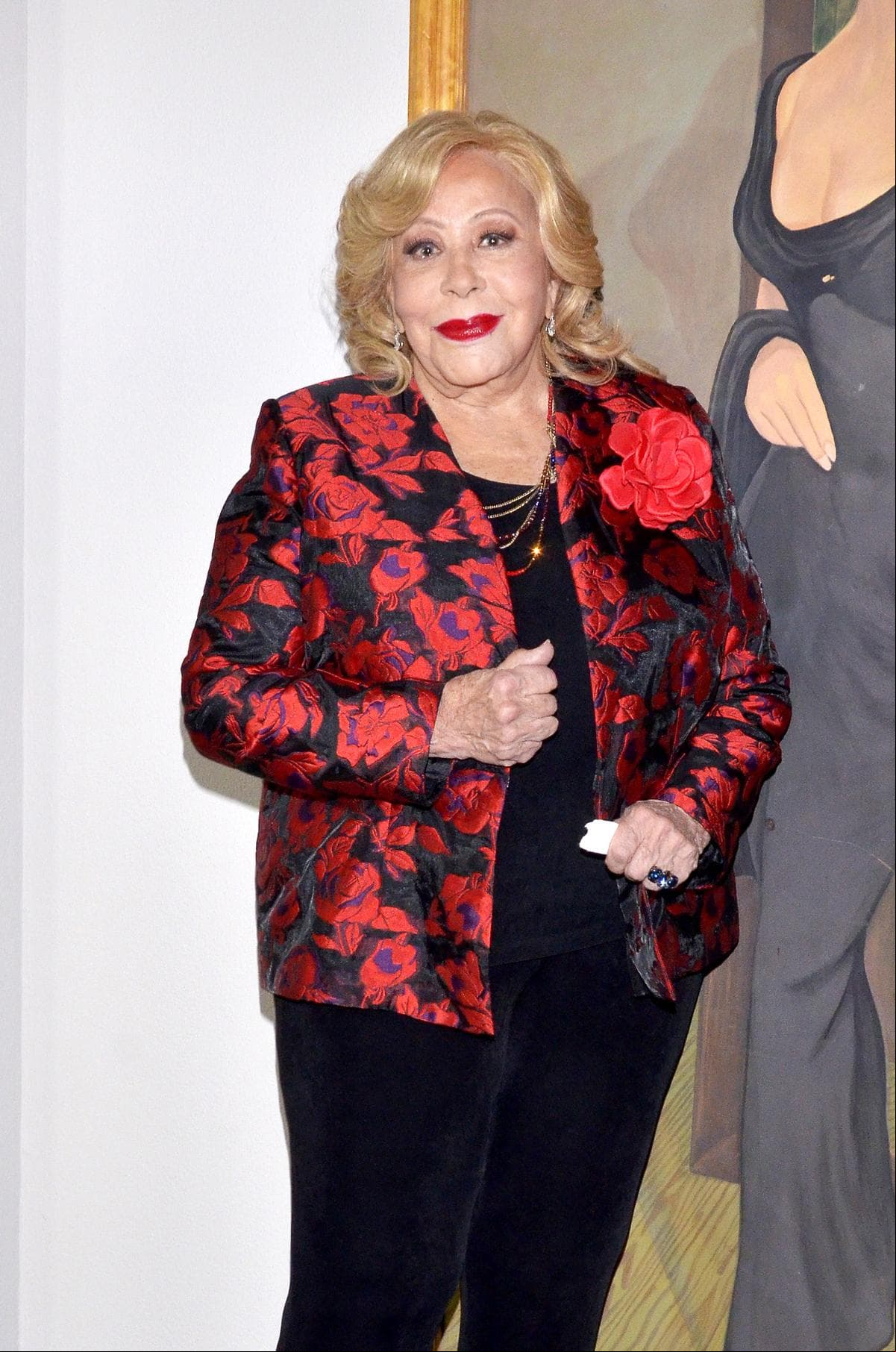 En 2015 publicó su libro autobiográfico titulado ‘Esta soy yo’, mientras que en 2019 llevó a la televisión la historia de su vida de la mano de Carla Estrada bajo el título ‘Silvia Pinal, frente a ti’.