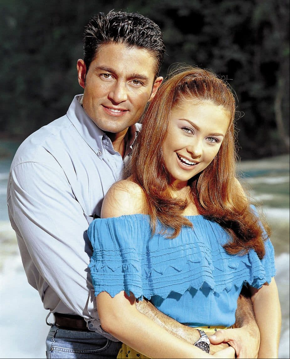 En el 2000, estelarizó la telenovela ‘Abrázame muy fuerte’ junto a Aracely Arámbula, con quien lo ligaron sentimentalmente, pero ninguno de los dos confirmó o negó la información.