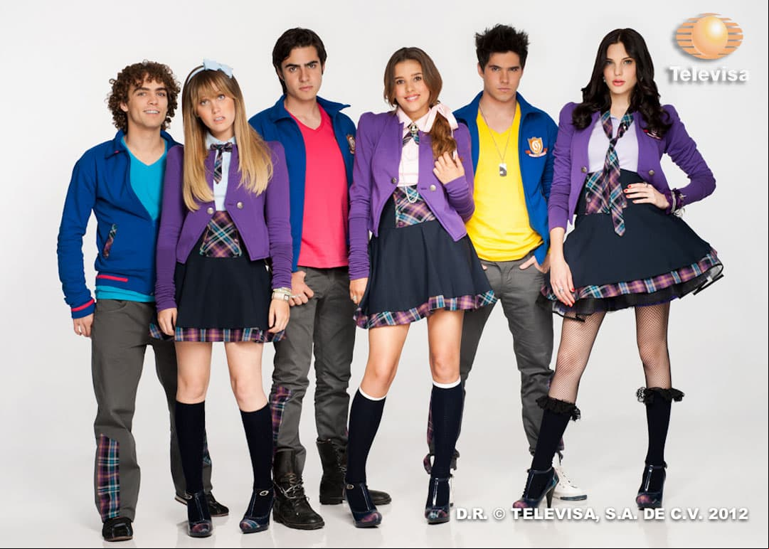 'EME 15' es el nombre de la banda musical que formó el productor Pedro Damián tras el éxito de 'Mis XV'. Los integrantes, incluyendo a Goto, eran los protagonistas de la serie.