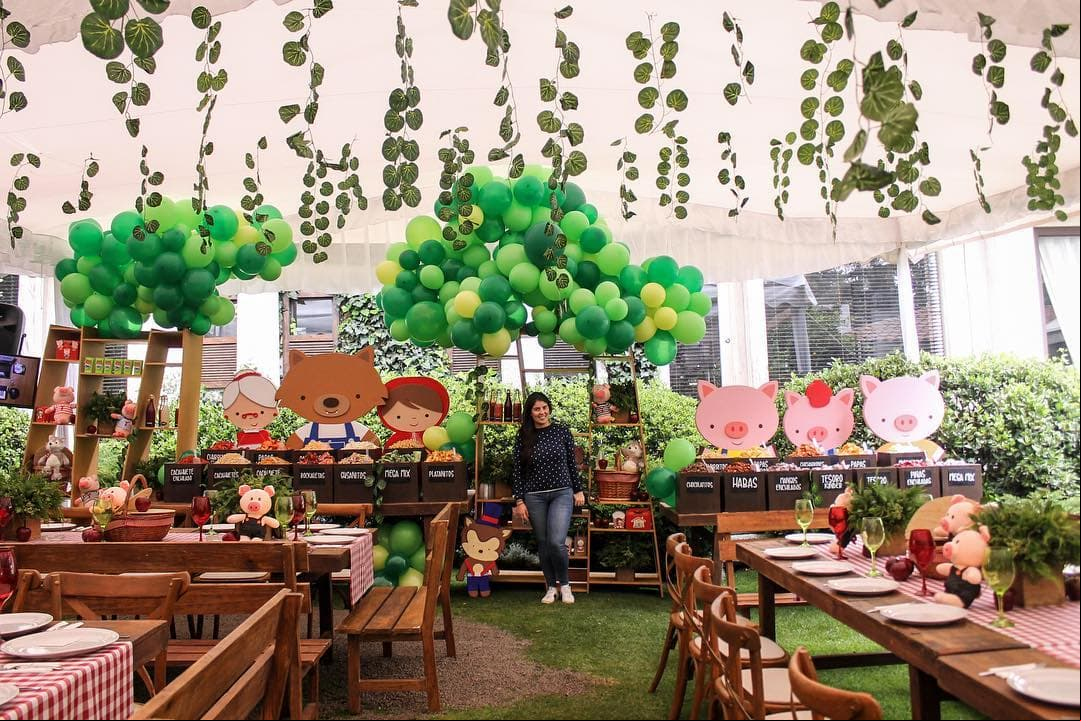 Una de las preocupaciones de Pam es trabajar con materiales bioegradables, por lo que utiliza globos hechos de la salvia del árbol del caucho.
