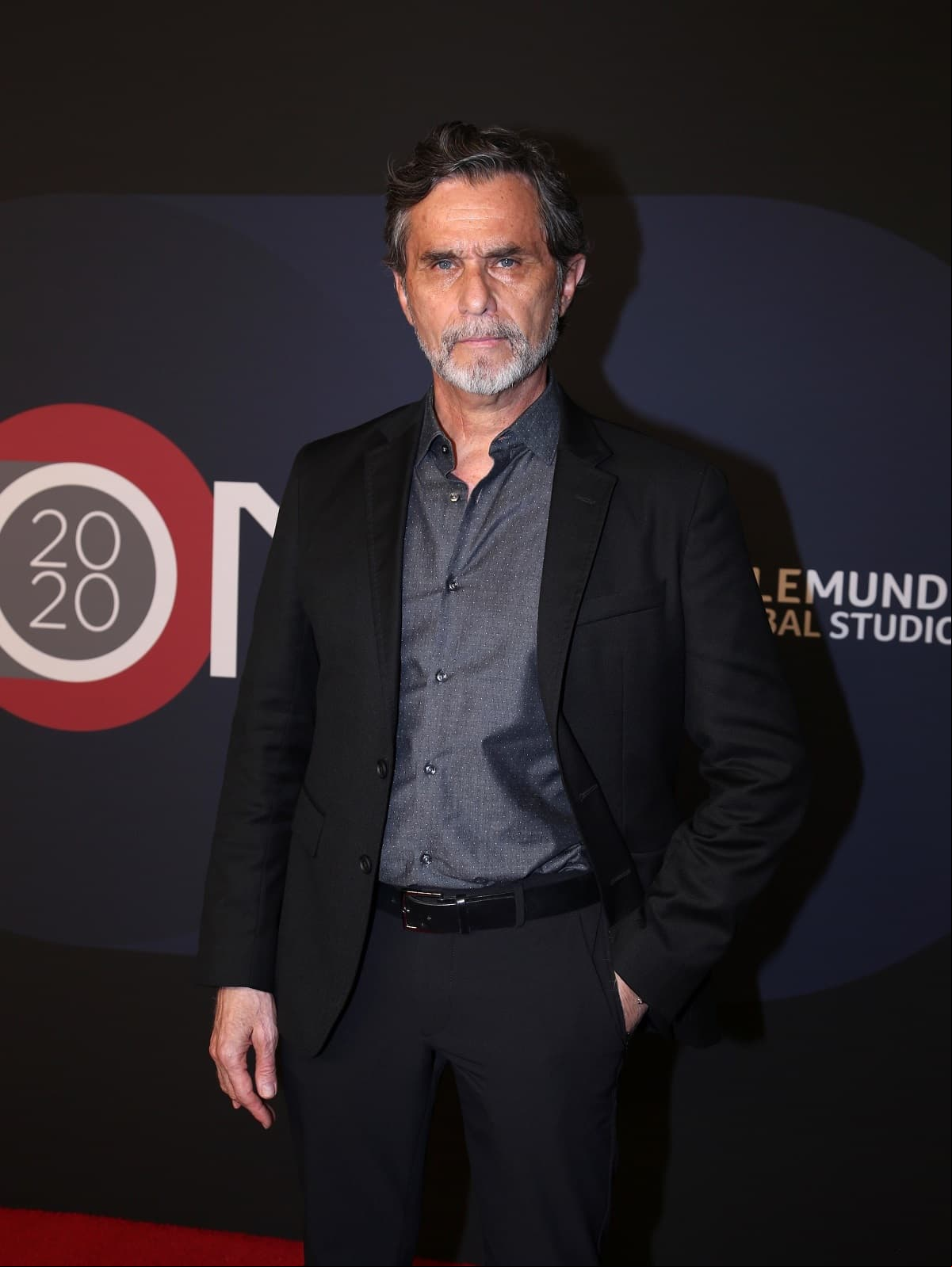 Humberto Zurita intriga con nuevo cambio de look