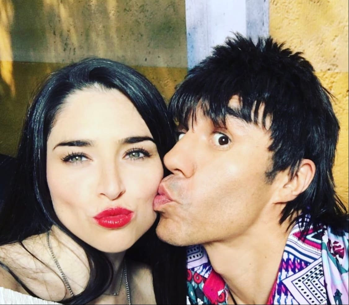 Dos años después se integraría a 'Nosotros los Guapos', serie cómica protagonizada por Adrián Uribe y Ariel Miramontes, con los papeles de 'María Fernanda' y 'Luisa Fernanda'.
