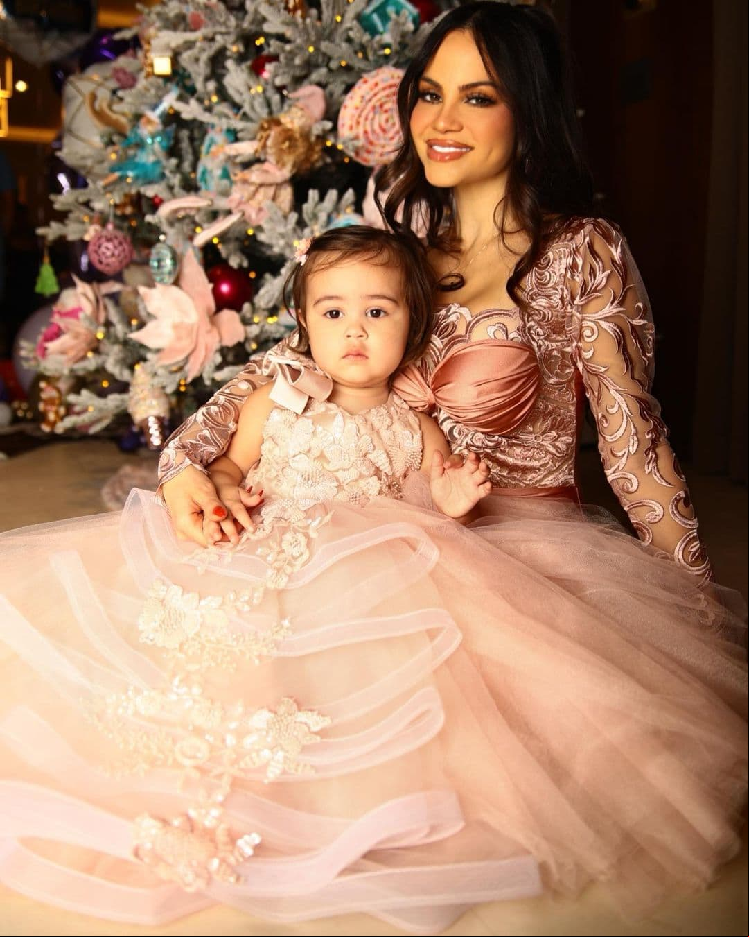 Así pasó la Navidad Natti Natasha y su hija Vida.