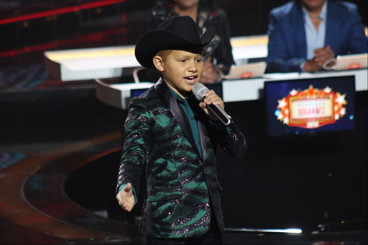 El reto inició con "Canelito", quien impactó con su interpretación de "Vas a Llorar por Mí", de la banda El Recodo.