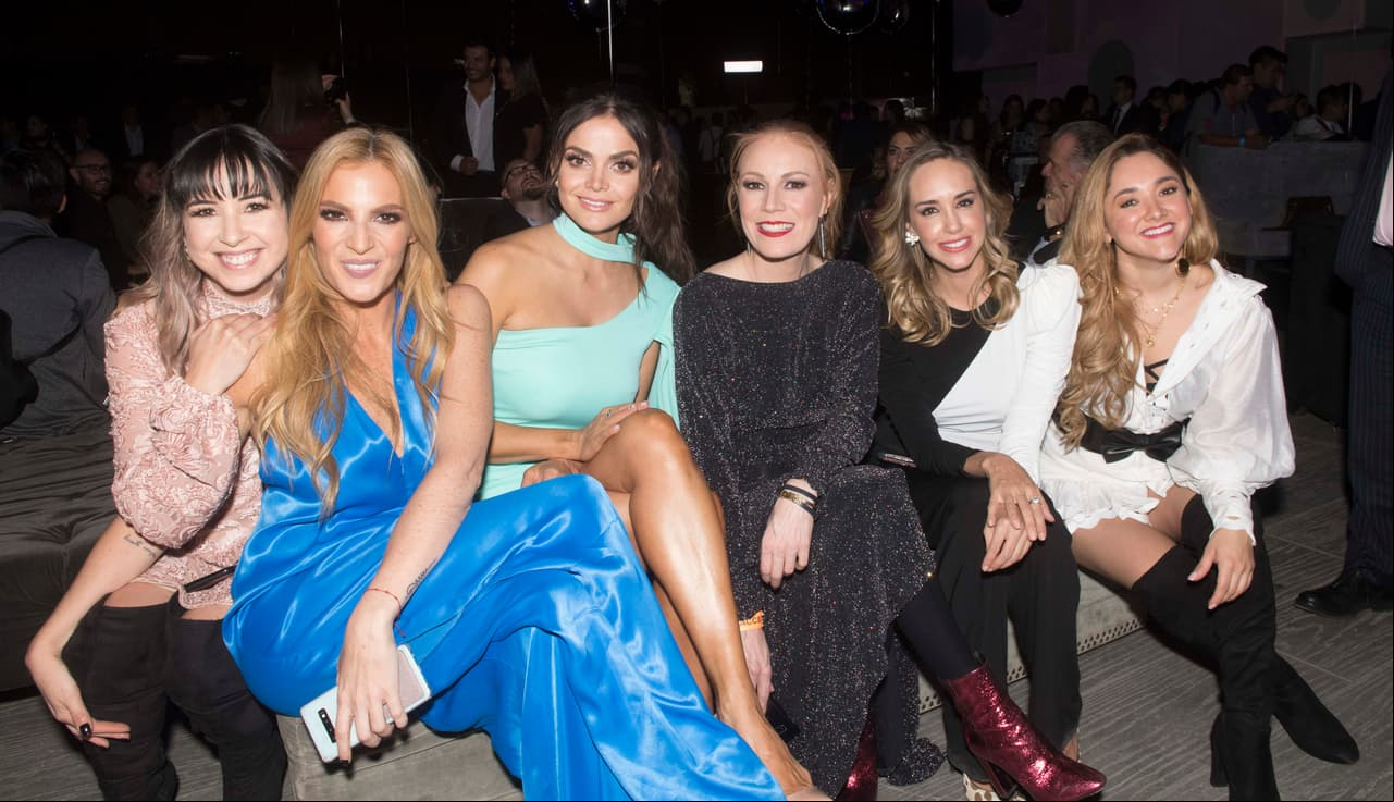 Fátima Torre, Angie Taddei, Marisol González, Daniela Magún, Oli Peralta y Sherlyn estuvieron muy atentas a las presentaciones de los comediantes Álex Fernández y Daniel Sosa.