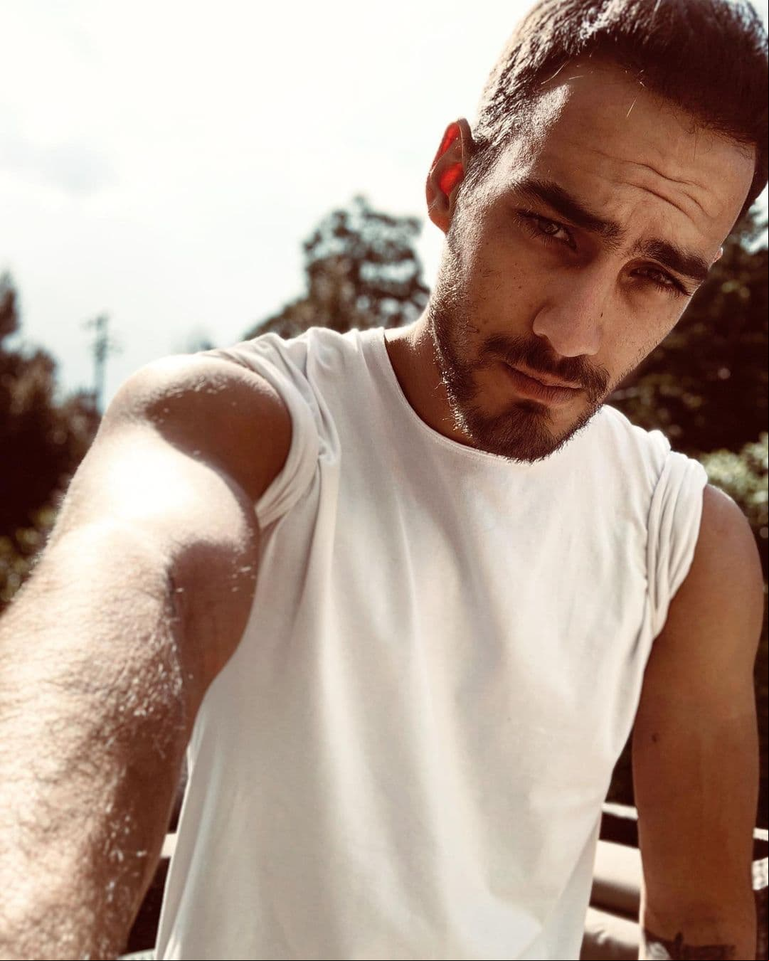 Con tan solo 26 años, Michel Duval ha logrado forjar una importante carrera en el mundo del espectáculo, pues además de ser actor, es cantante, compositor y modelo mexicano.
