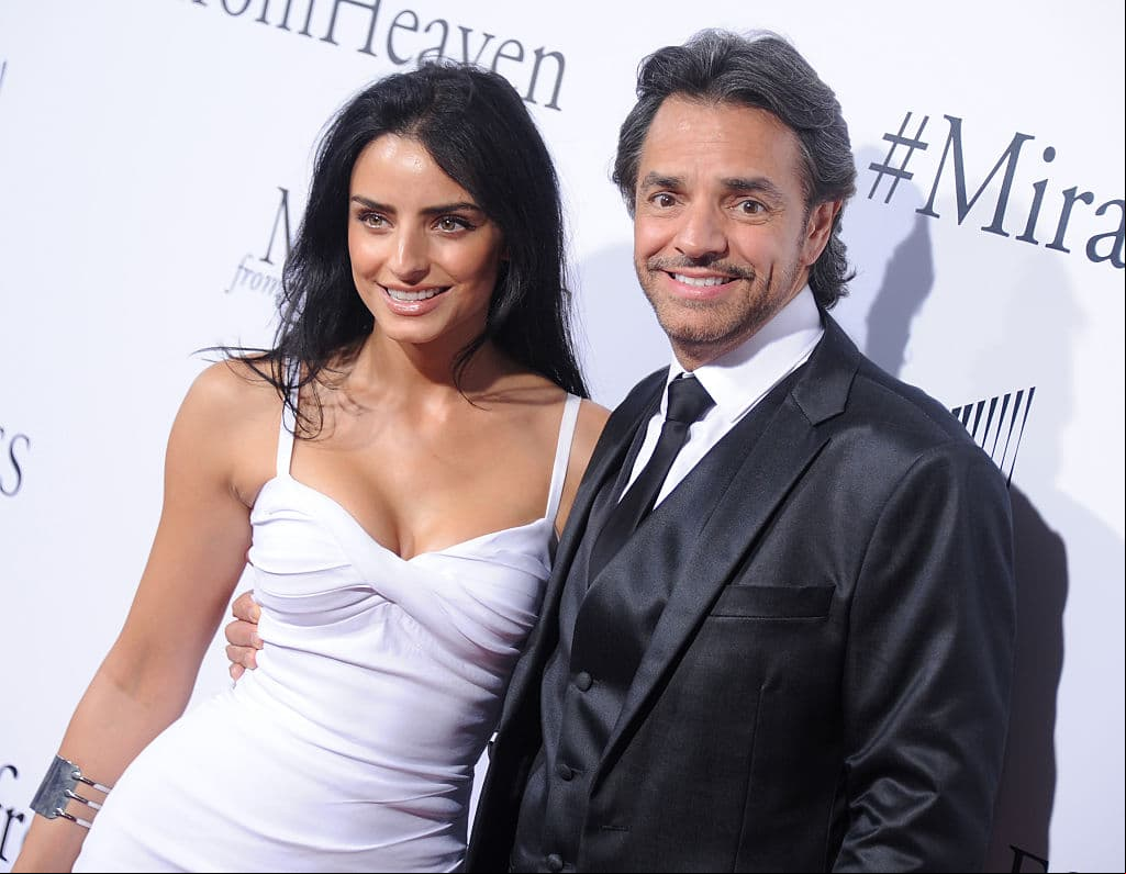 A pesar de que Aislinn Derbez estaba casada con Mauricio Ochmann y es mamá de Kailani, de dos años, ha robado cientos de suspiros por sus tiktok y por sus fotos en bikini, desencadenando que Eugenio Derbez sea llamado el ‘suegro de México’.