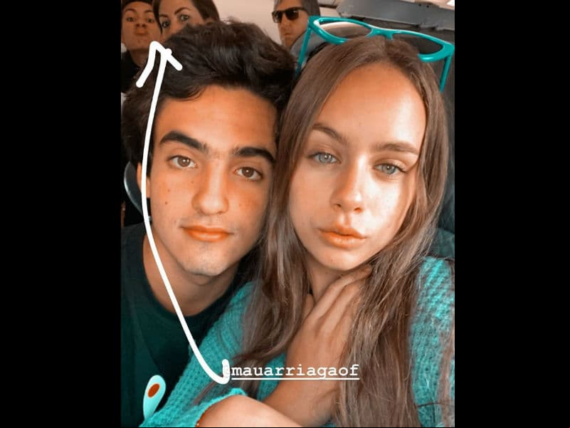 Un día antes del intercambio de comentarios, el hijo de Mayrín Villanueva publicó una fotografía junto a su novia aprovechando el final de las grabaciones de la telenovela Soltero con hijas y en aquella ocasión le dedicó un emoji en forma de corazón.