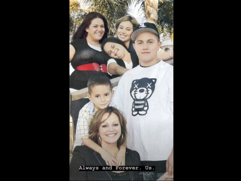 Juan Ángel comparte emotiva foto de su familia