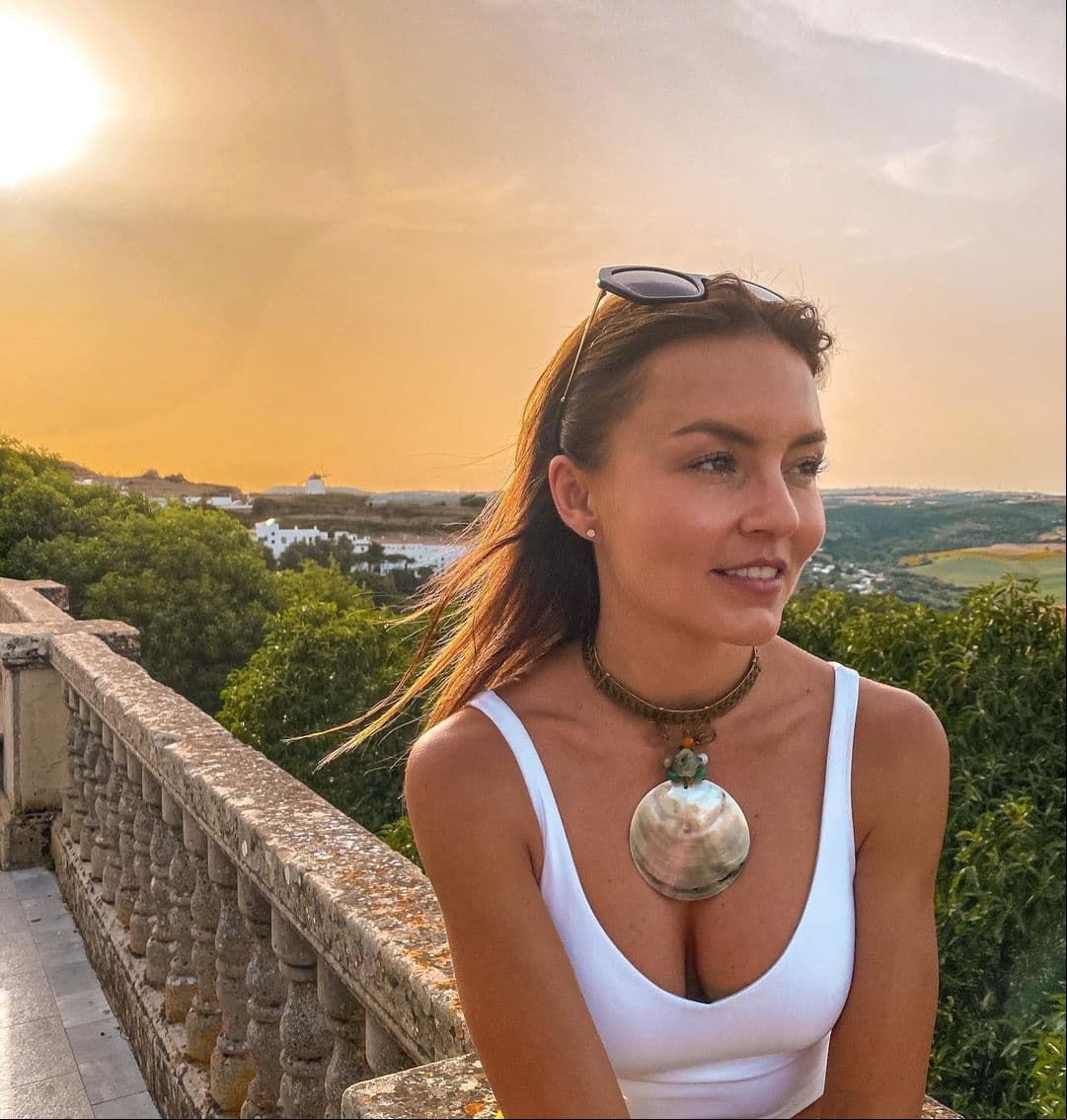 Angelique Boyer se olvida del cabello lacio e impacta con marcados rizos