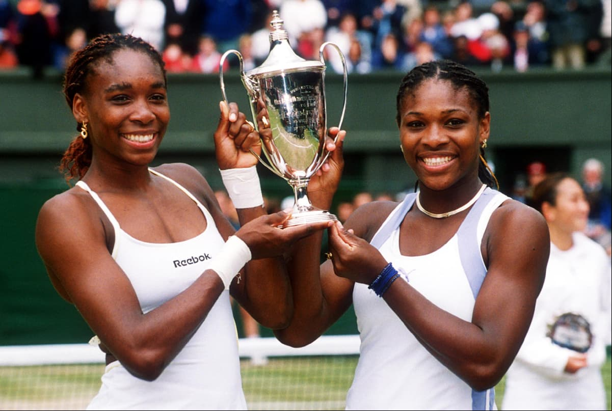 Yetunde Price, media hermana de Serena y Venus Williams, murió tras recibir un disparo mientras conducía en Compton, California.