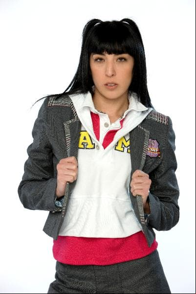 Verónica Ibarra también formó parte del club de ‘Las Populares’ al interpretar a ‘Constanza’.