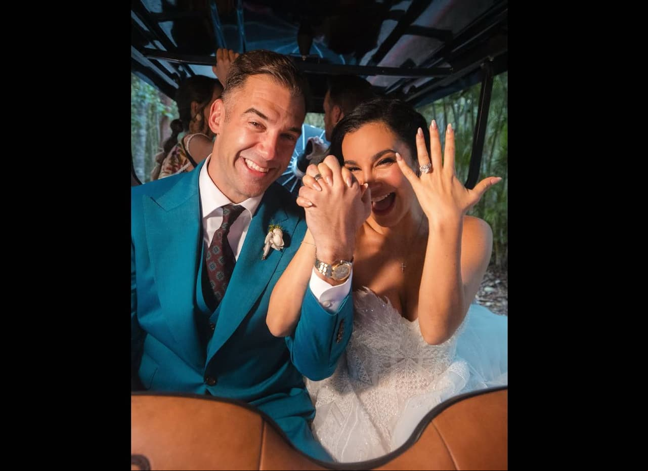 Martha Higareda y Lewis Howes.