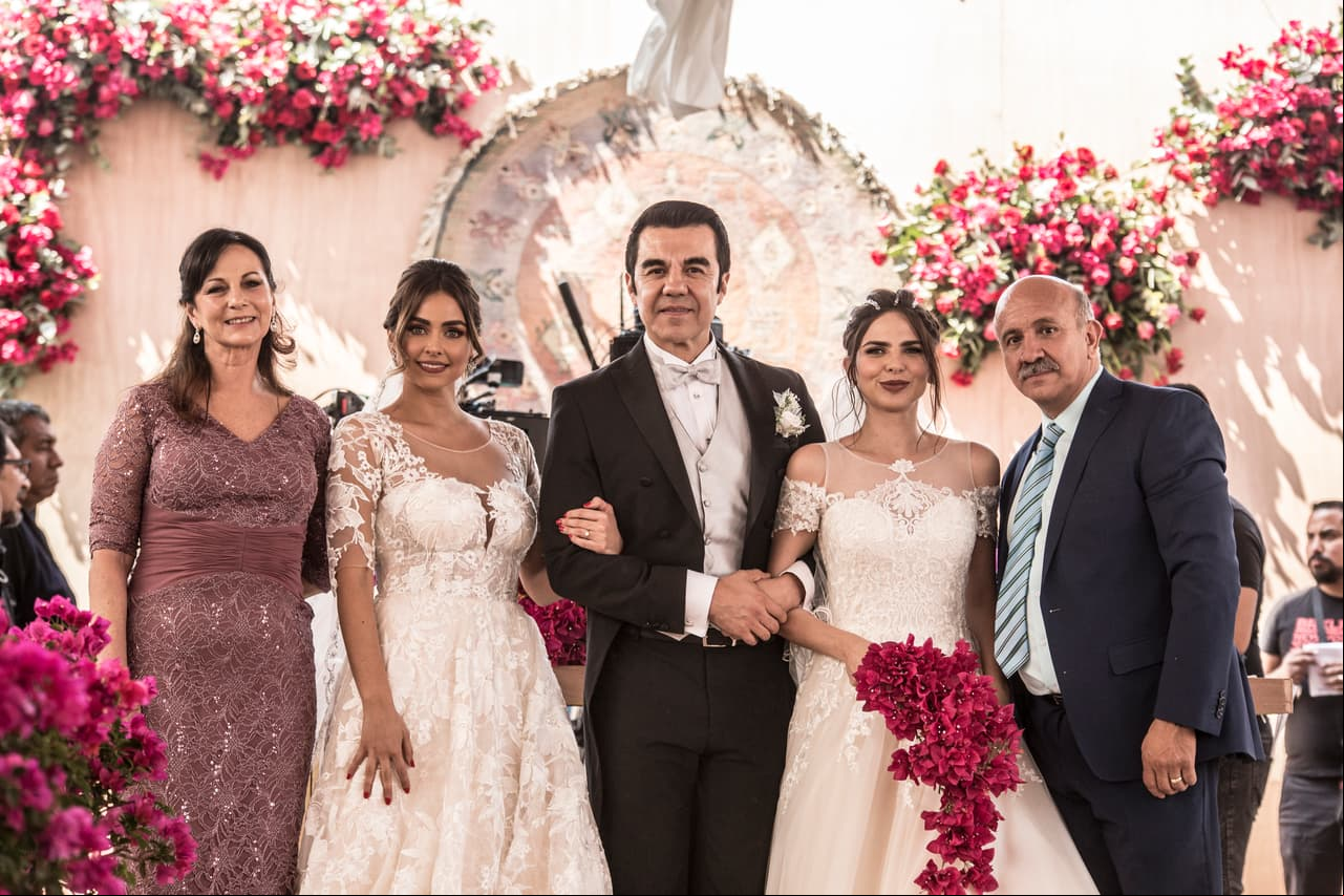 En toda boda no puede faltar la foto del recuerdo con los familiares.