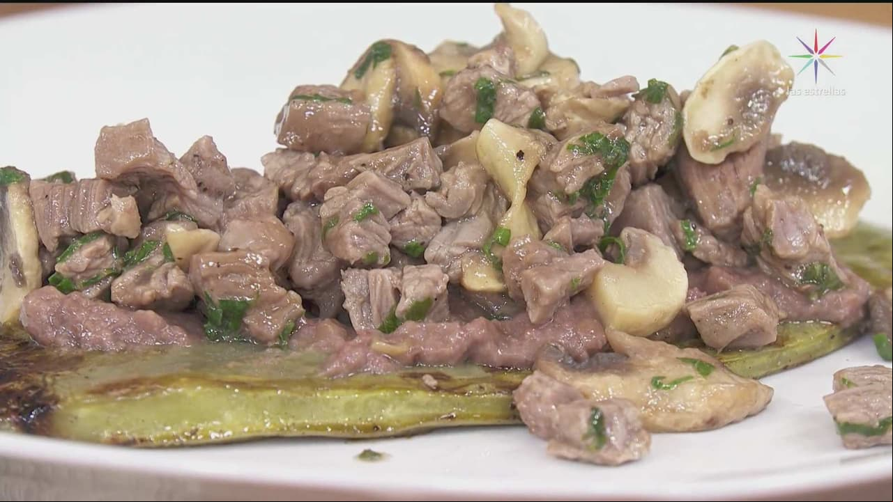 RECETA: Memela de nopal con arrachera