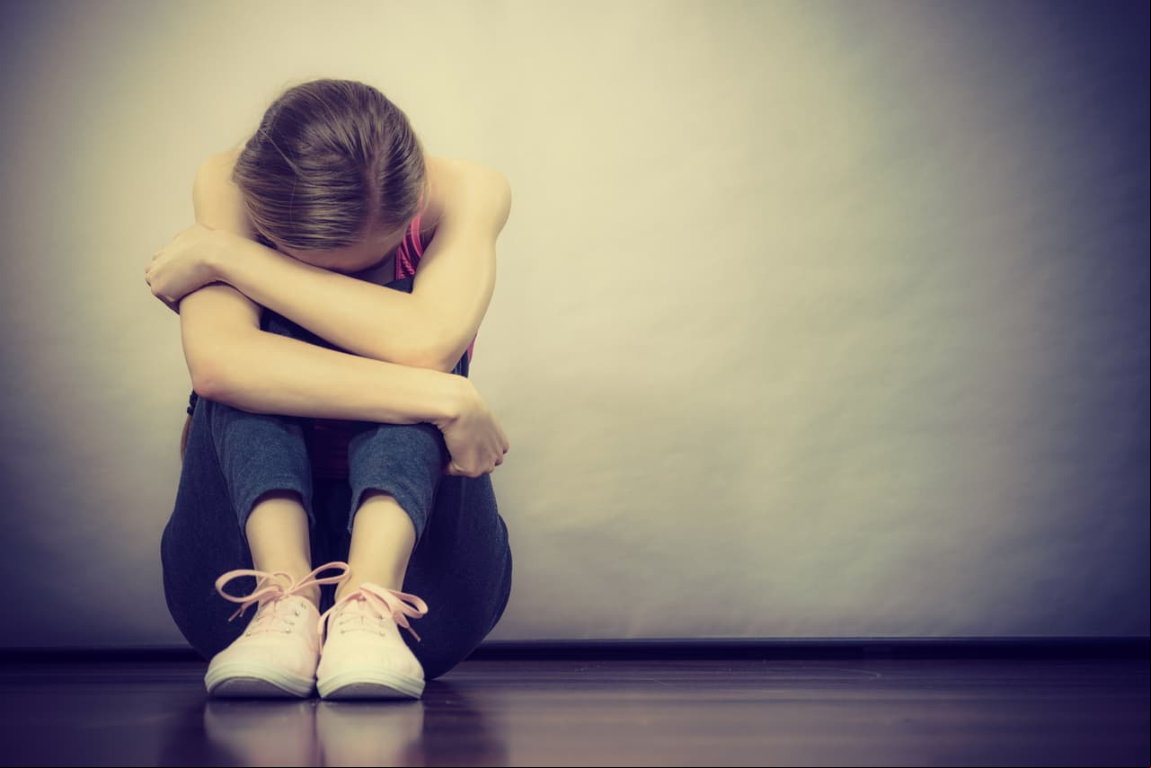 Las señales de alerta del suicidio son: depresión, cambio de hábitos y falta de interés en cosas que antes le emocionaban a la persona.
