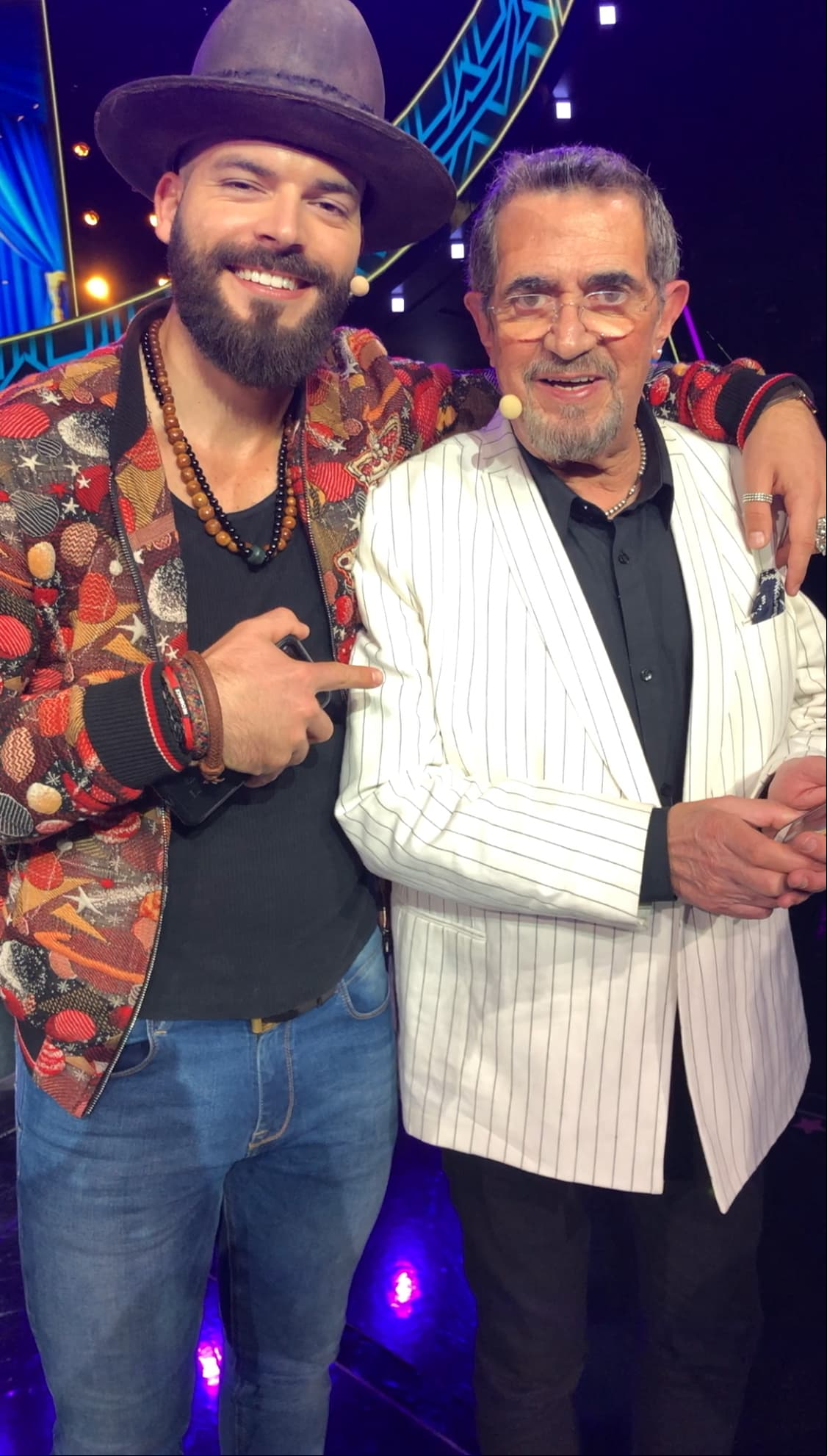 Adrián Di Monte y Manuel "Flaco" Ibáñez posaron para nuestra cámara en uno de los cortes del programa.