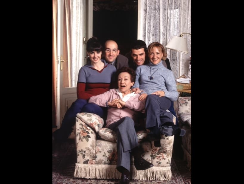 A los 20 años y tras estudiar en Centro Andaluz de Teatro, además de cursar dos años de la carrera de periodismo, Paz buscó oportunidades en la capital española, obteniendo pequeños papeles en las series ‘Menudo es mi padre’, ‘Más que amigos’ y ‘Compañeros’, entre 1997 y 1998, pero un año después fue elegida para interpretar a ‘Laura Arteagabeitia’ en la emisión ‘7 vidas’, participando en 60 capítulos hasta 2006.