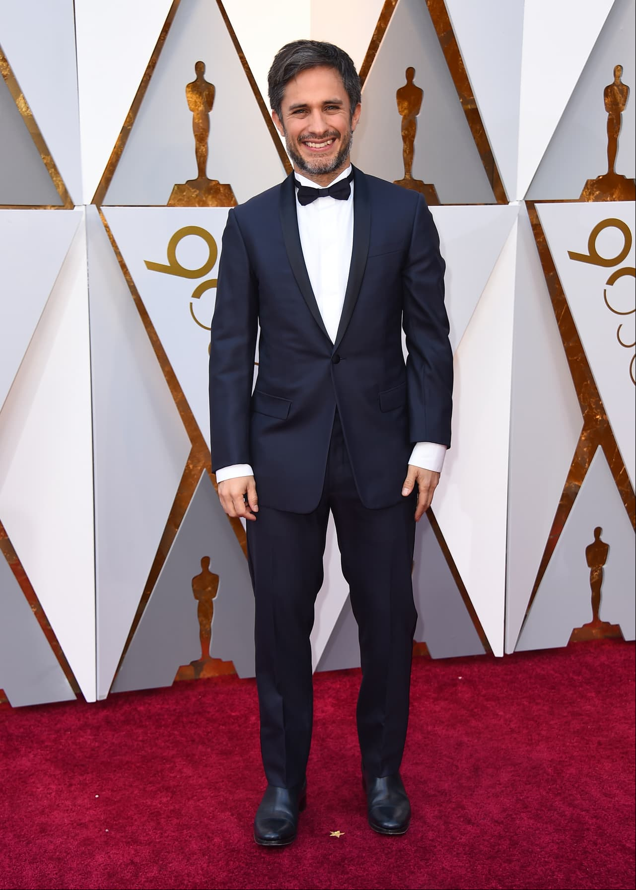 Gael García Bernal fue el galán de la noche, con un elegante traje que enmarcó su ‘mexican power’.