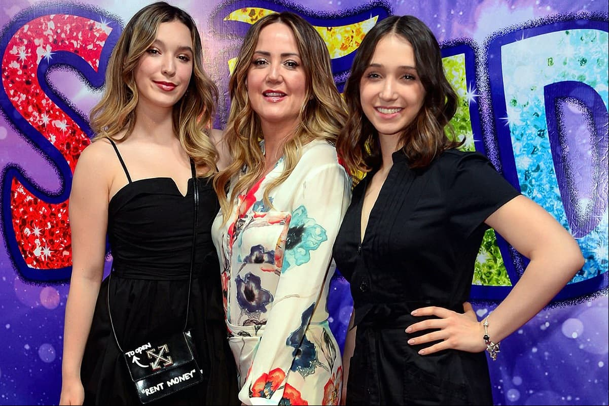 Andrea Legarreta reaparece en Colombia con sus hijas