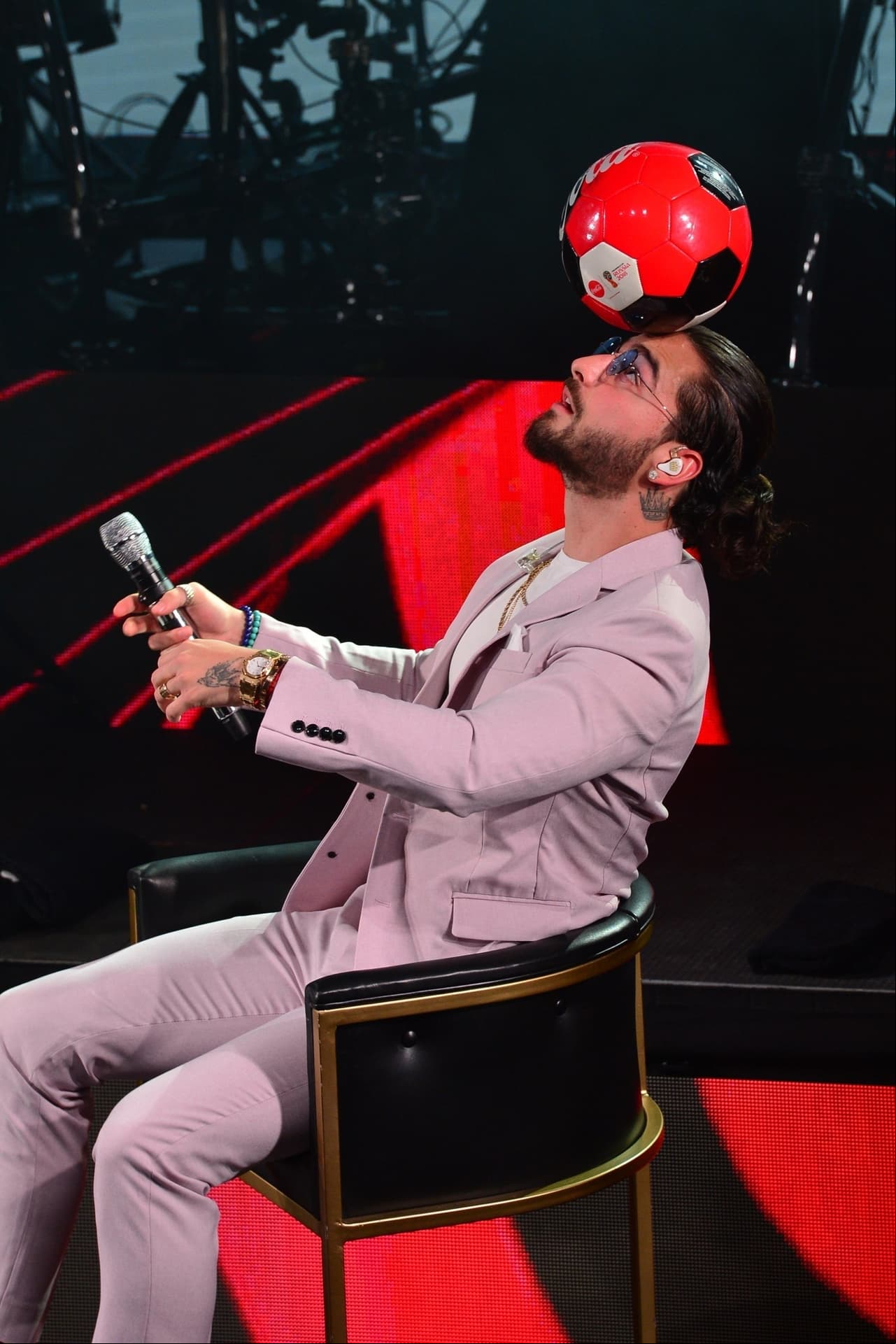 Maluma también habló acerca de su amor por el futbol, deporte que practica desde pequeño.