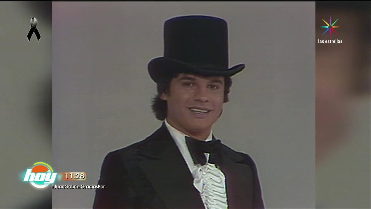 Checa todas las carcaterizaciones que hizo Juan Gabriel en sus videoclips ¡Dio vida hasta un hombre de 80 años!
