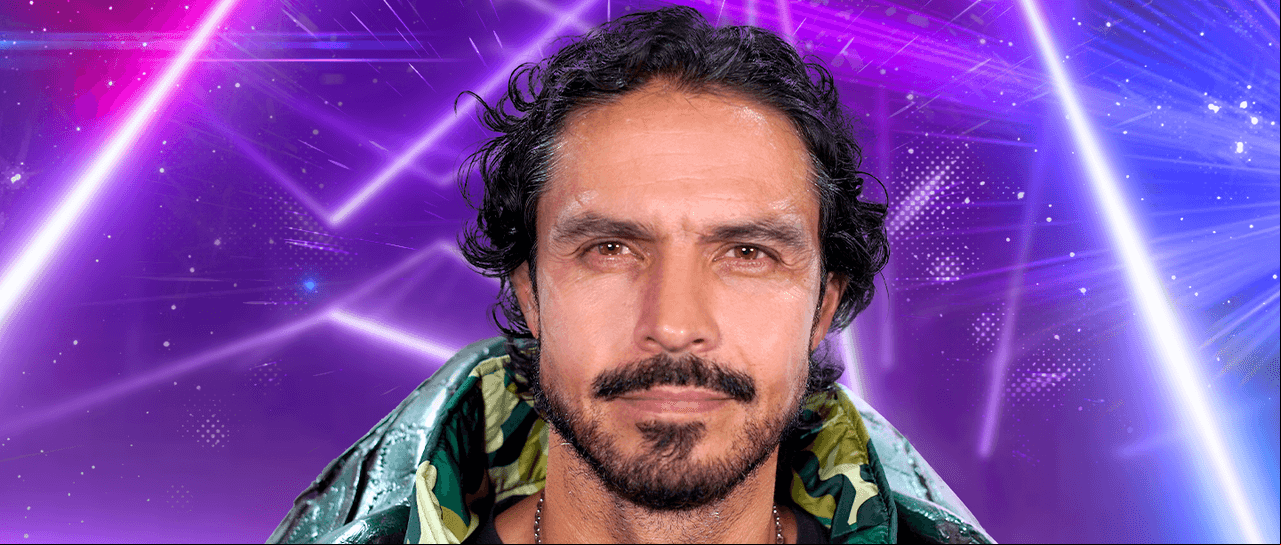 Braulio Luna reacciona a sus pasos de baile en su actuación como Tortuga