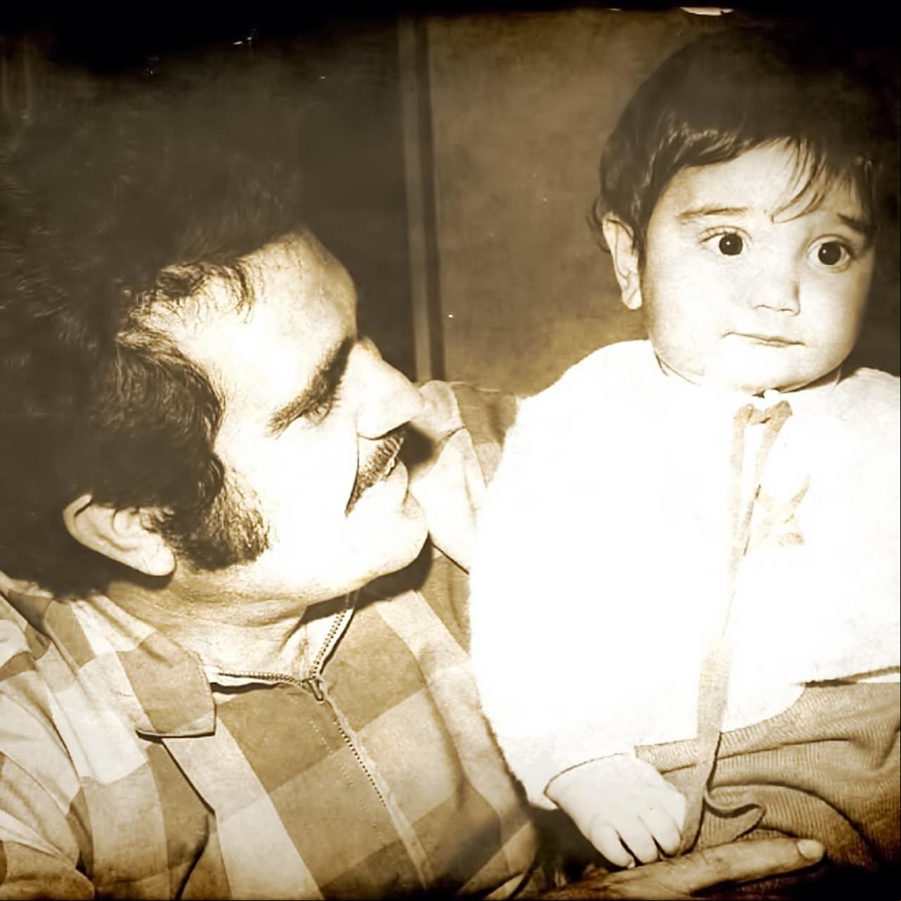 Uno de los recuerdos más emblemáticos, y el cual quedará para la posteridad, fue cuando Vicente Fernández presentó por primera vez a Alejandro Fernández, quien era tan solo un niño, en el icónico programa televisivo 'Siempre en Domingo'.