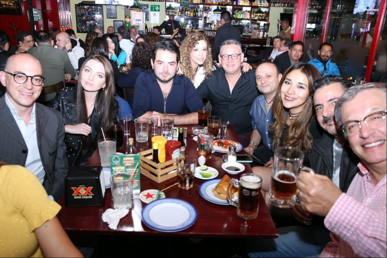 Convivieron juntos en un restaurante bar de la Ciudad de México.