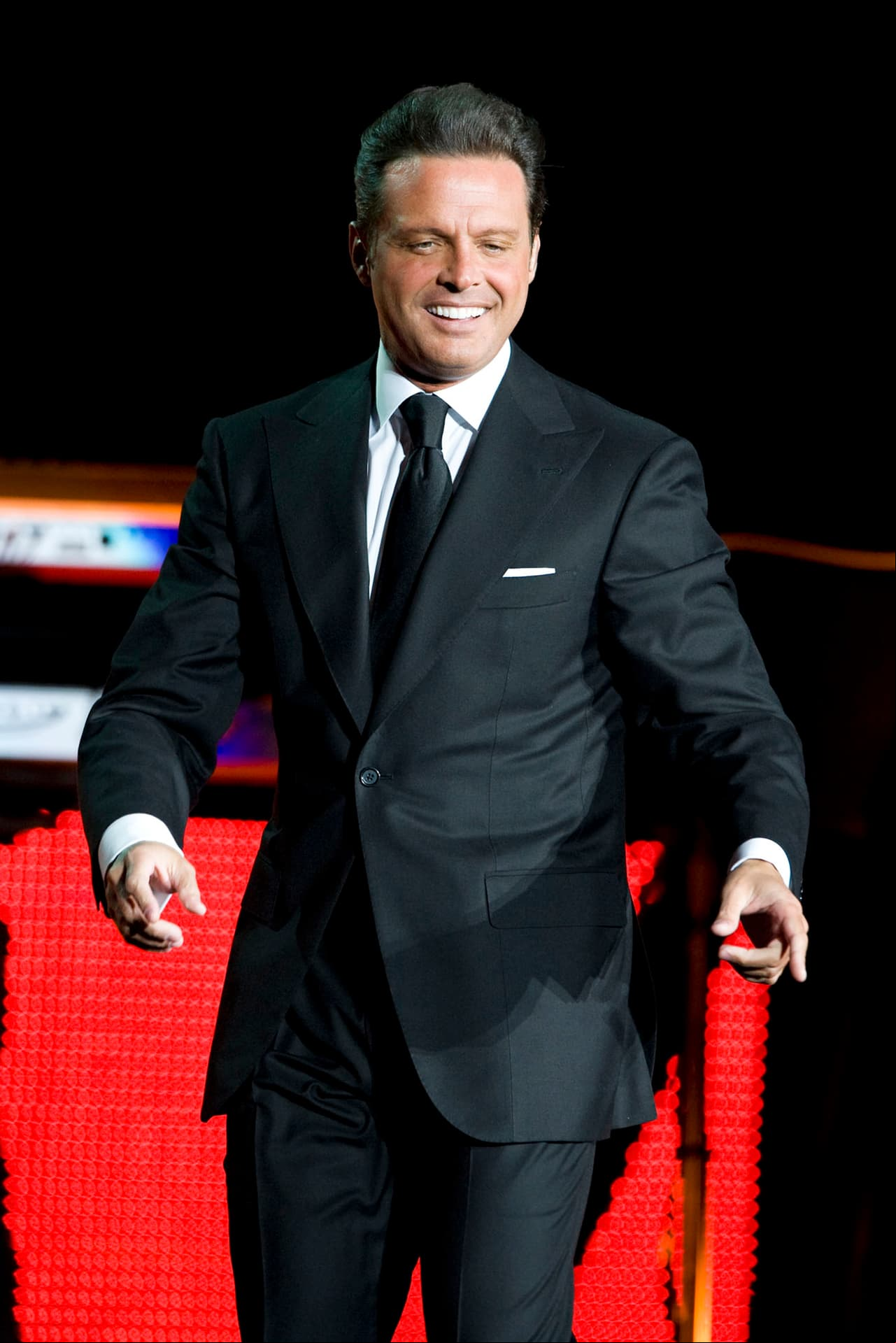 Mhoni Vidente destapa si el hermano menor de Luis Miguel es gay