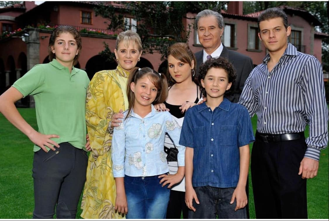 Asimismo, hemos podido volver a ver a jóvenes actores que dieron vida a la versión del pasado de los protagonistas, como Violeta Puga, Omar Yubelli y Alberich Bormann. A continuación, te contamos qué fue de este último, quien interpretó a 'Aníbal Elizalde' cuando era joven.