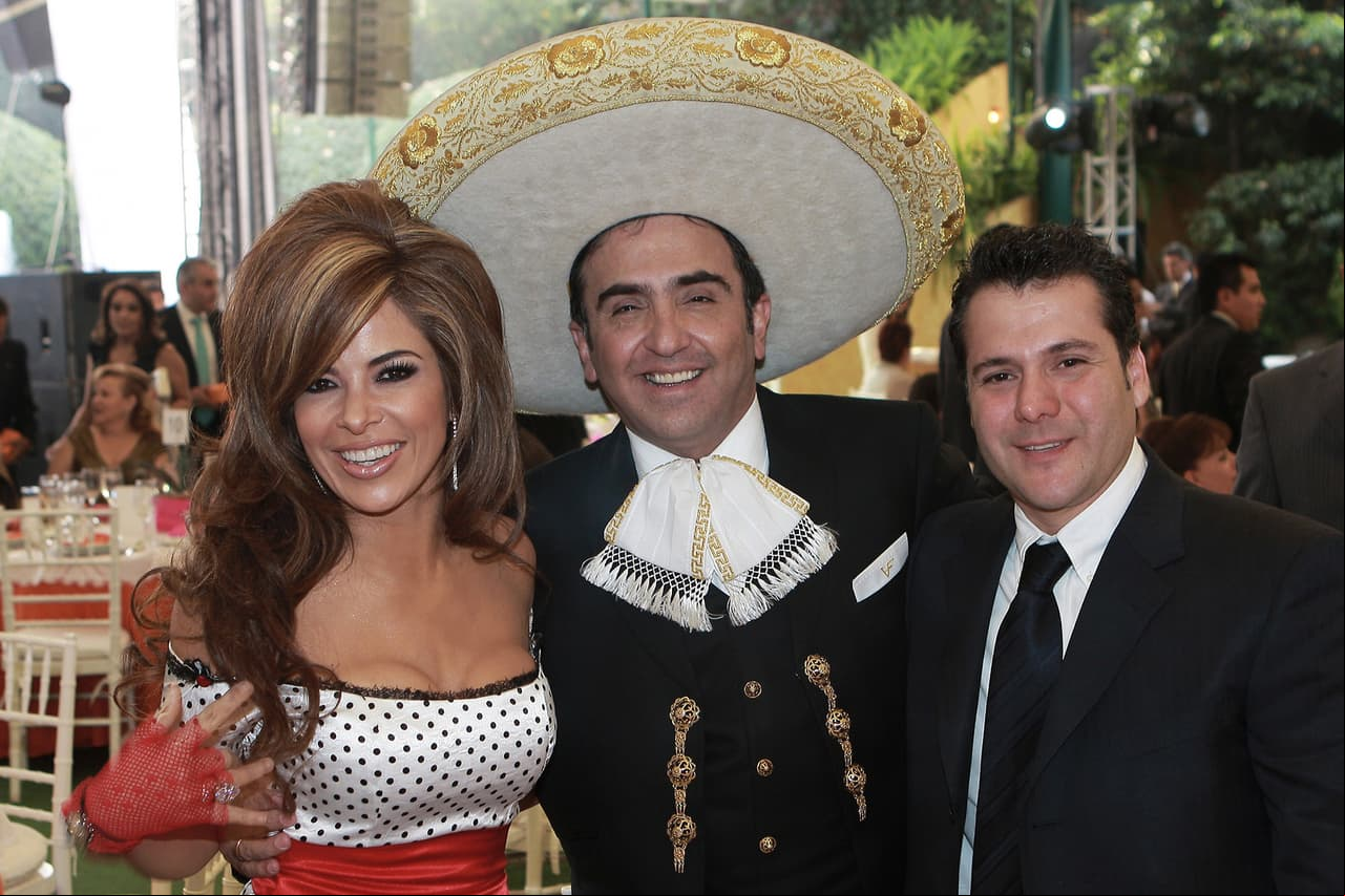 Gloria Trevi fue otra de las grandes invitadas a la que seguramente fue considerada la boda del año.