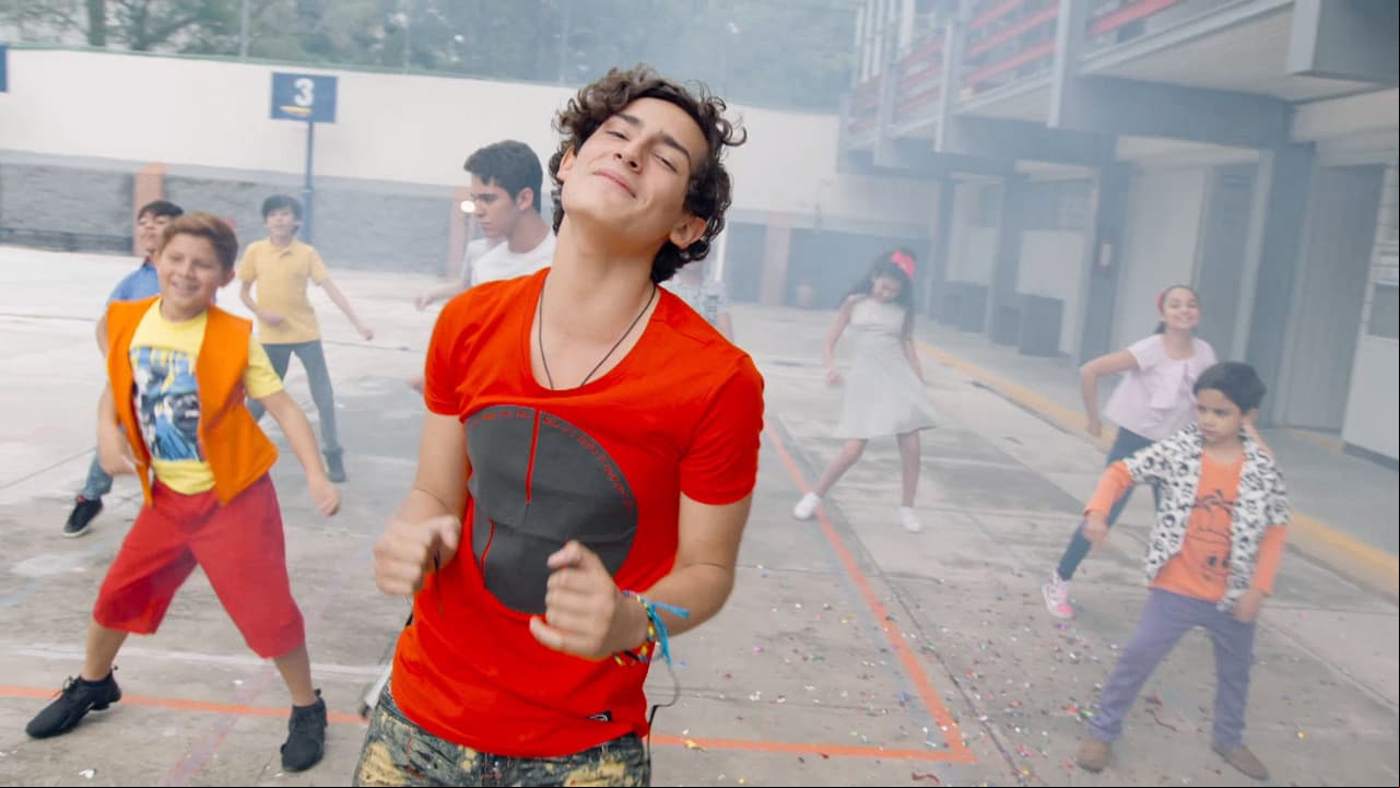 Participaron en el primer video musical de Aris "Juegos de amor".