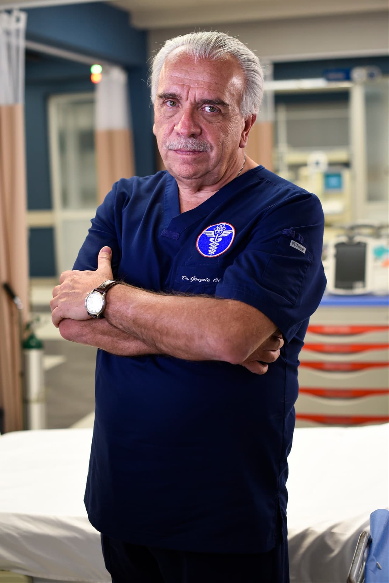 José Elías Moreno da vida a ‘Gonzalo Olmedo’, cirujano general en el Instituto de Especialidades Médicas.