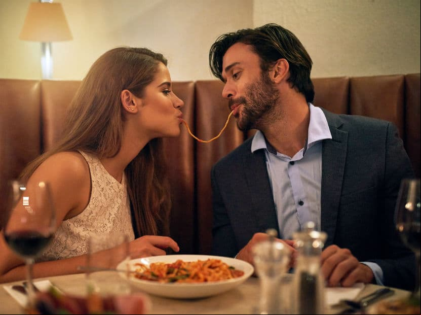 Capricornio. Algo sólido, duradero y discreto será lo mejor. Como una excelente cena en un lugar tranquilo. Un kit de películas clásicas o un pack de su serie favorita.