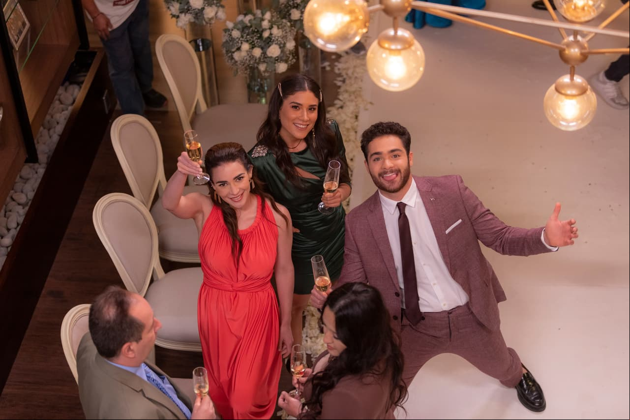 Ara Saldívar, Claudia Zepeda y Carlos Said bromearon a la cámara durante la grabación de la escena.