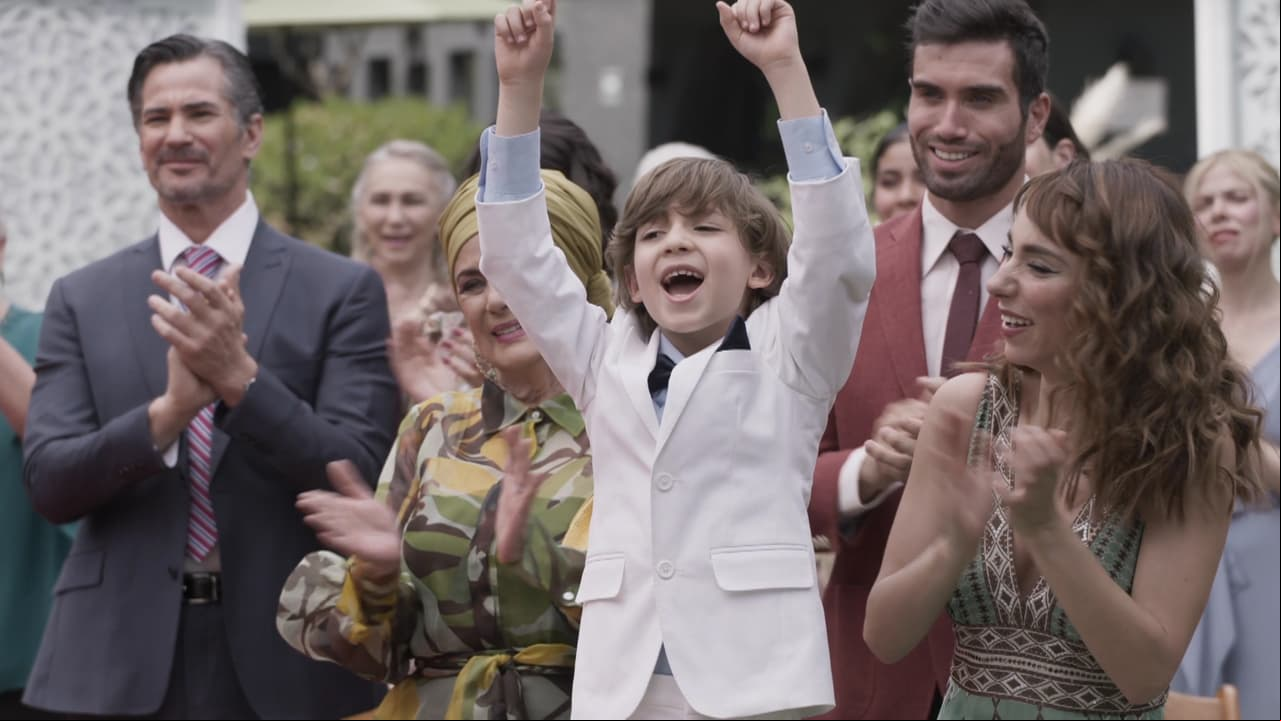 'Nico' celebró con entusiasmo el amor de sus papás.