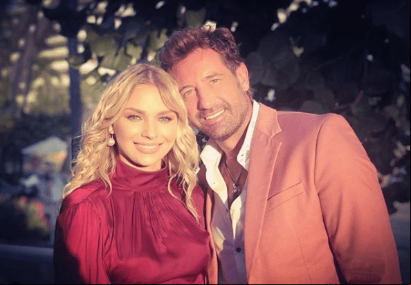 Aunque el primer o entre estos actores fue en la telenovela 'Vino el amor' (2016), no fue sino hasta su participación en una obra de teatro que surgió el flechazo entre Gabriel Soto e Irina Baeva. Actualmente, ambos participan en la telenovela 'Soltero con hijas'.