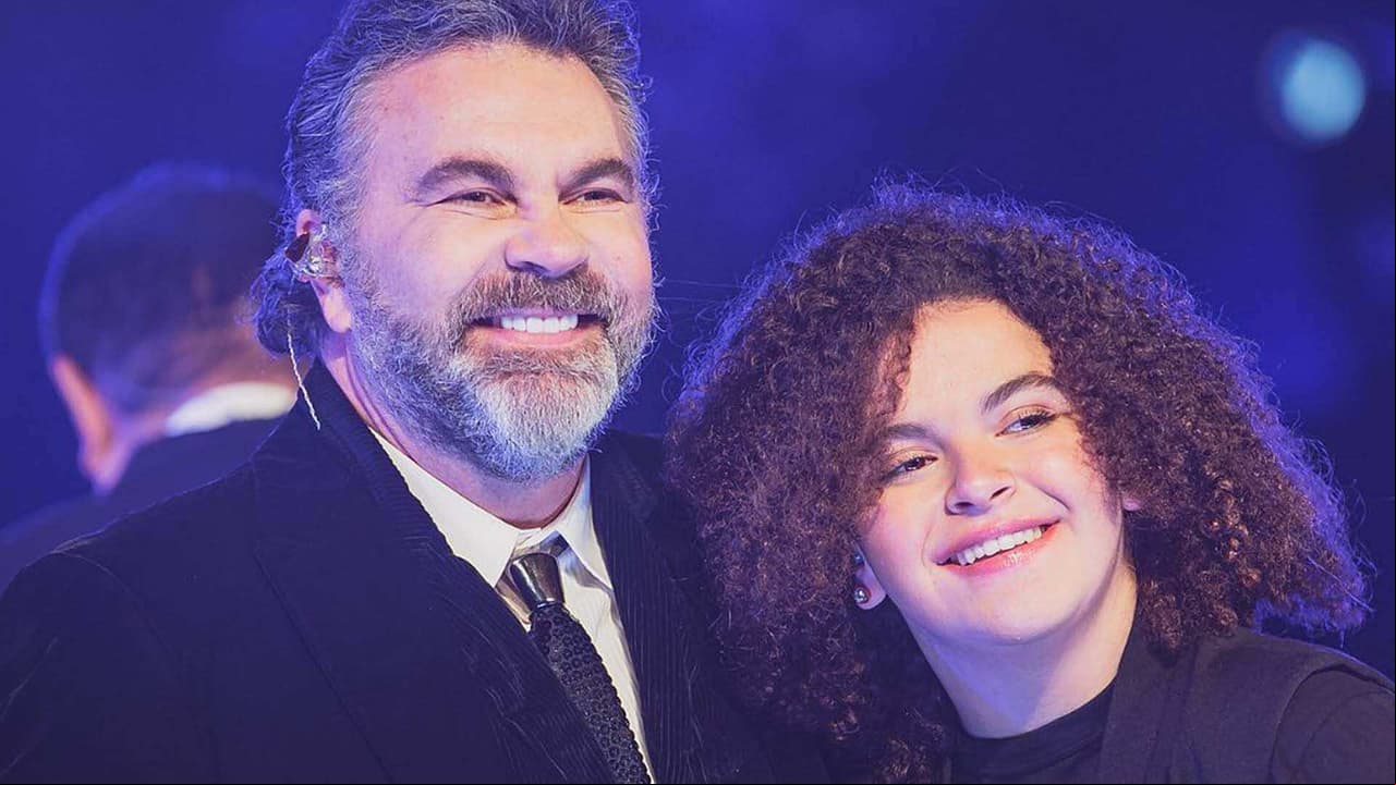 Como nunca, Mijares publica video de la vez que Lucerito Mijares lo consoló en pleno concierto