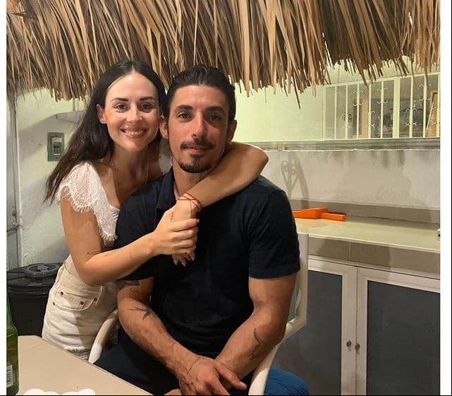 La actriz Zuria Vega compartió una imagen junto a su marido, el actor cubano Alberto Guerra, con quien, además de su familia, también despidió el último día de 2019.
