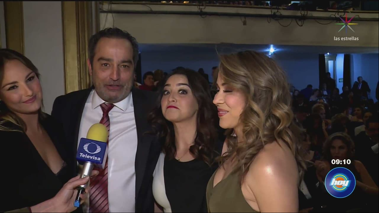 Elenco de ‘Hijas de la Luna’ se reencuentran para recibir premio