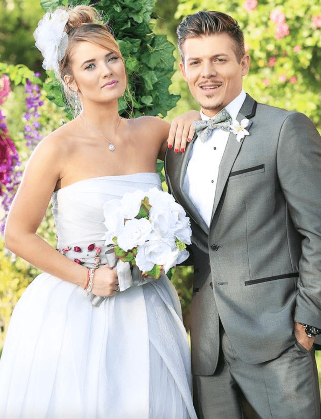 La primera vez que Kimberly Dos Ramos deslumbro al aparecer vestida de novia fue en 2014 en la telenovela ‘Tierra de Reyes’ al lado de Alberich Bormann, con quien al final no se casó.