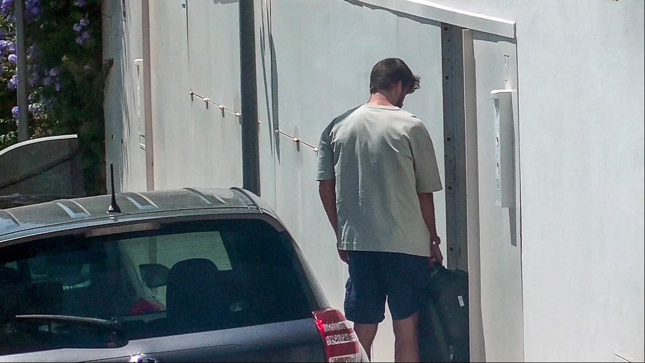 Según el reporte, Piqué pasará los próximos 15 días con sus hijos, gracias a que sus abogados y los de Shakira llegaron a un acuerdo sobre lo relativo a la custodia este verano. 
<br>