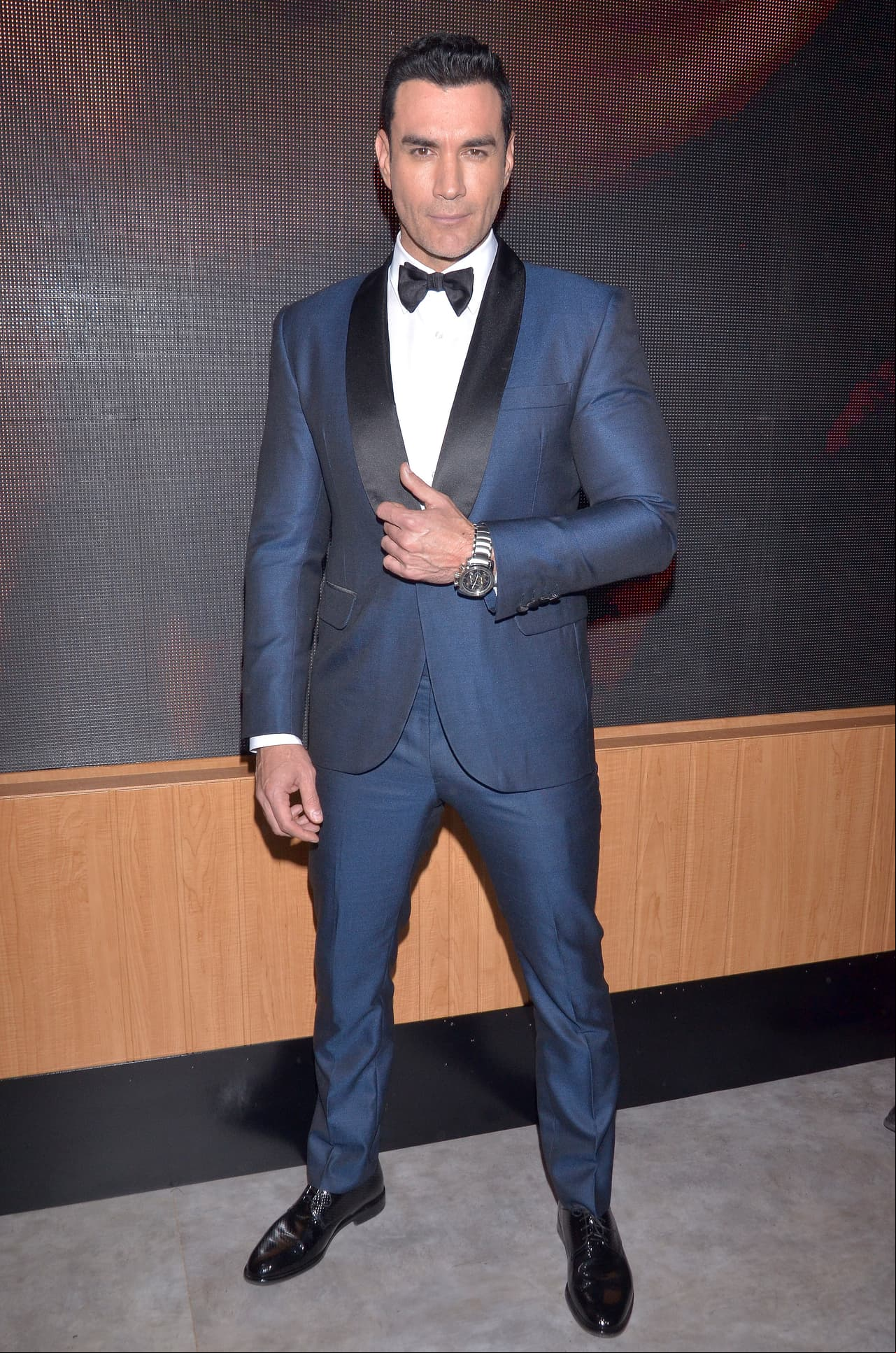 David Zepeda interpreta a Ricardo Bustamente.