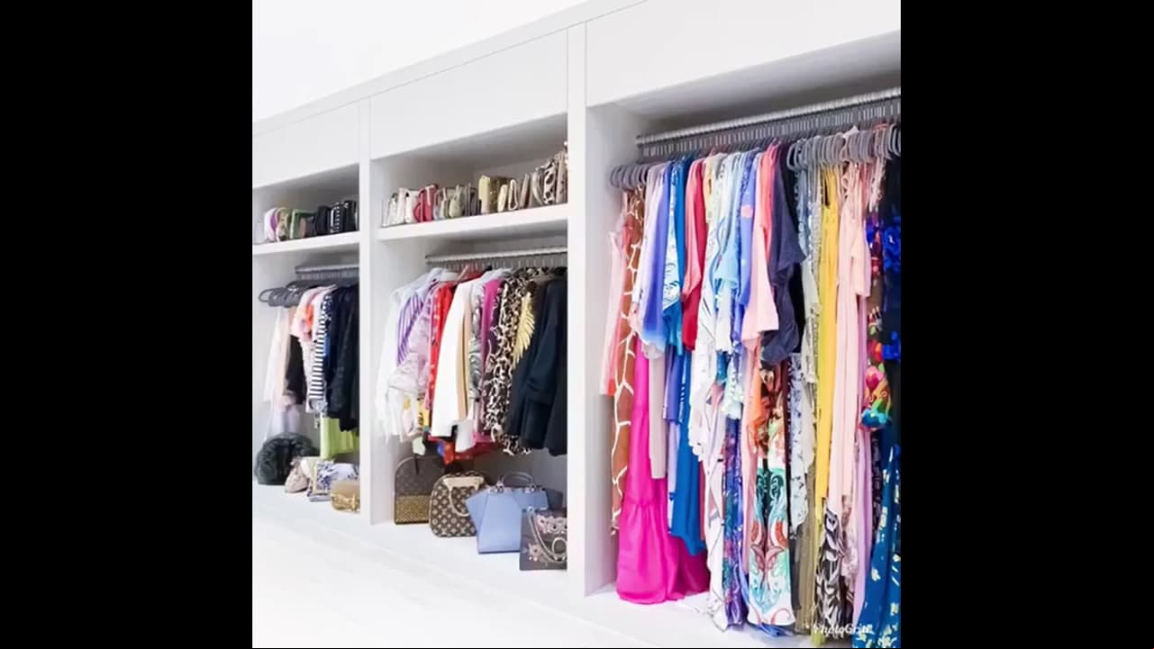 Esto provocó que sus seguidores se desvivieran en mensajes como: “Yo estaba mirando los zapatos y wow”, “Quisiera un clóset así”, “Sus zapatos, los quiero todos”, “Es un sueño”, “Parece tienda de ropa”, “¿Dónde está la tienda? No es cierto, qué lindo”, “Está enorme y eso que no muestra todo”, “Quiero su ropa ya”, entre otros.